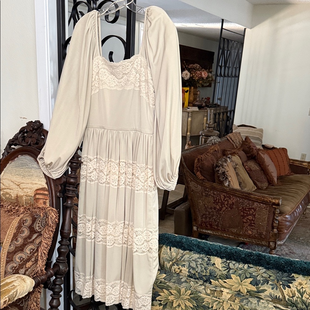 Elegant Cream Lace Women's Dress